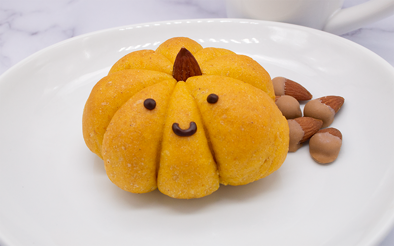 Pumpkin Dinner Roll