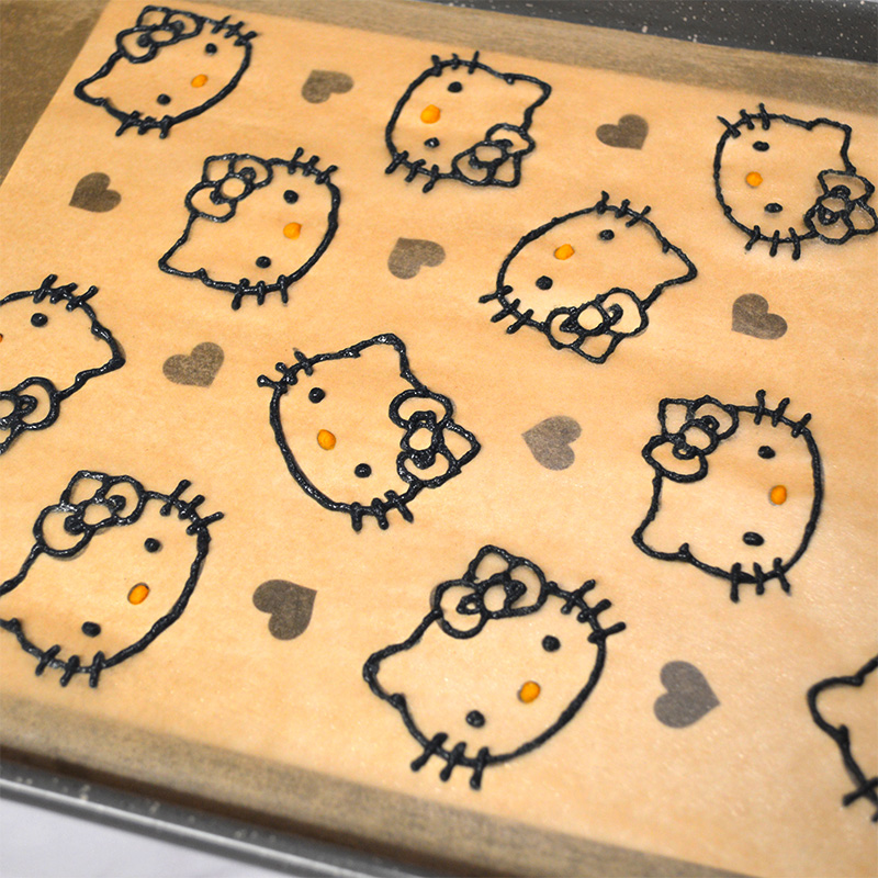 Hello Kitty Cake Roll - Faces Outlined